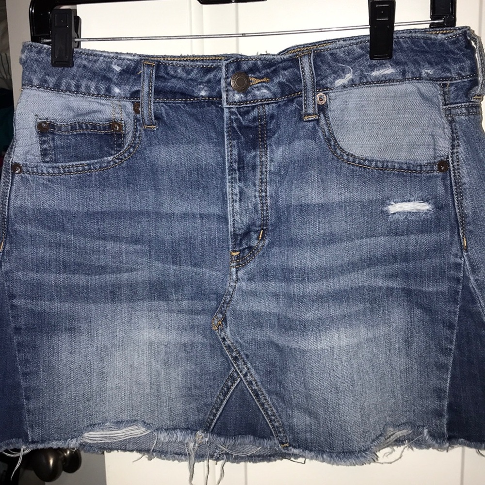medium wash mini skirt
